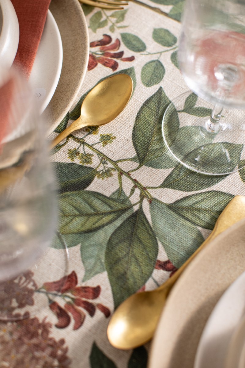 Chemin de table enduit en lin et viscose 