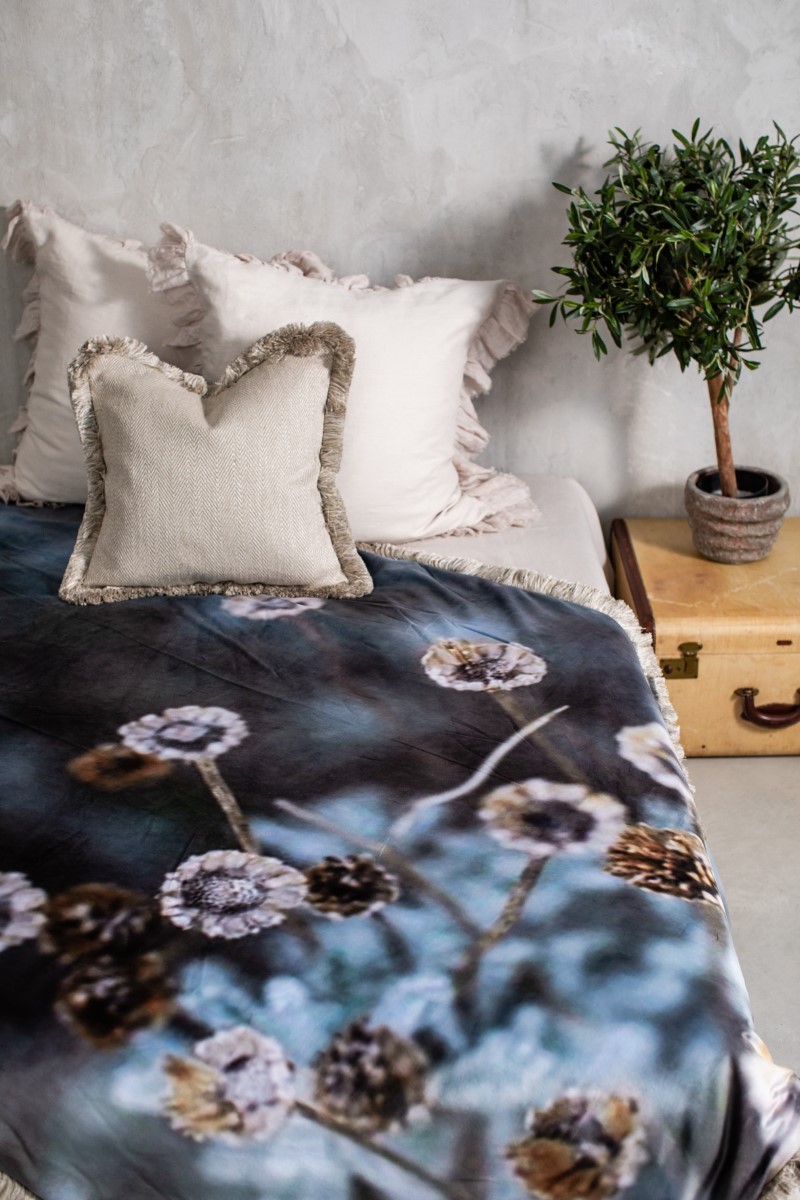 Copriletto Frange in Velluto Petali