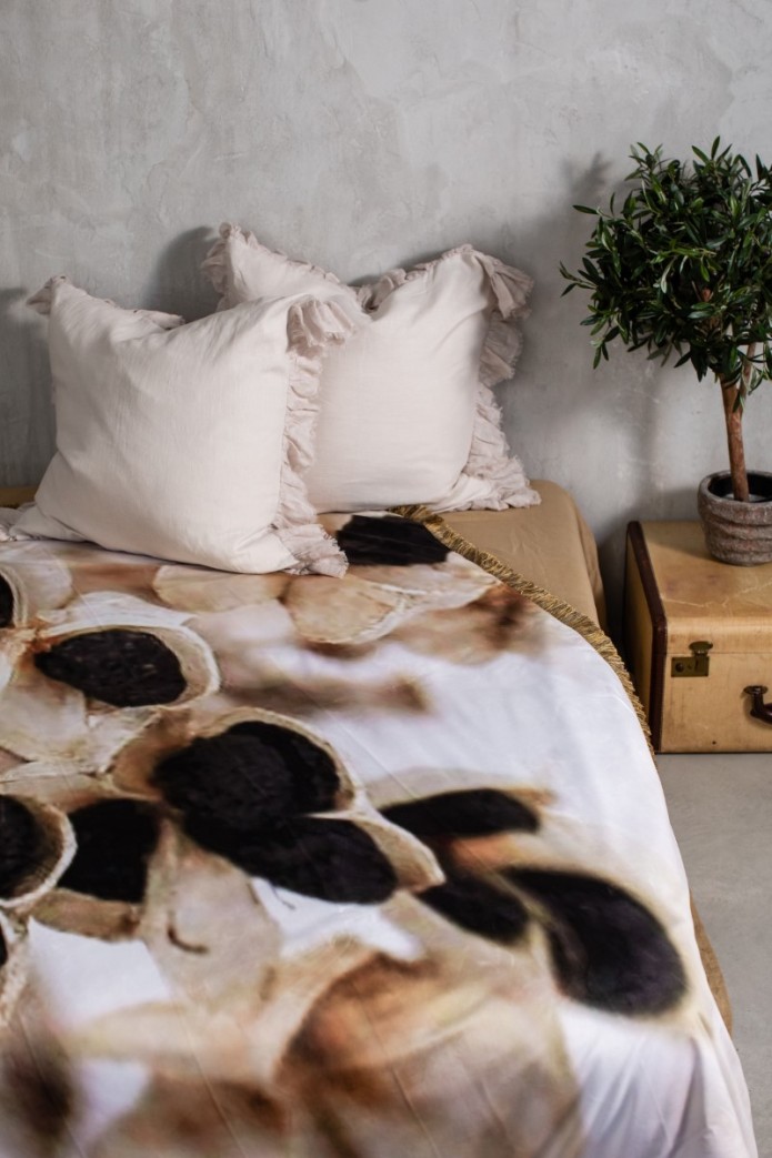 Petals Velvet Fringe Bedspread 2