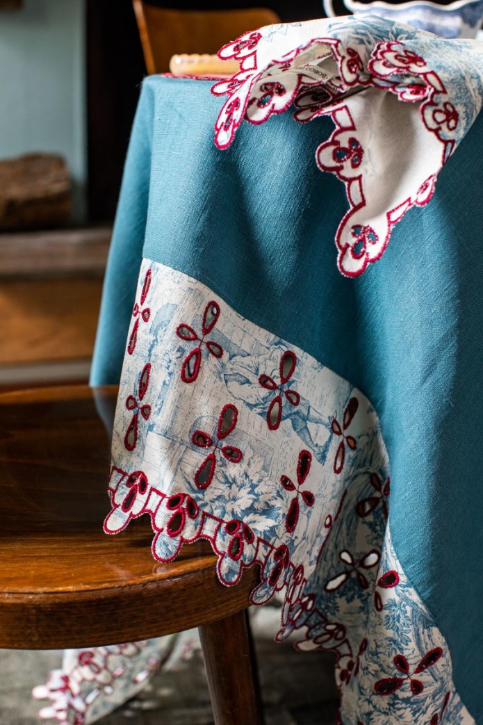 Amalfi Stain Resistant Linen Tablecloth 2