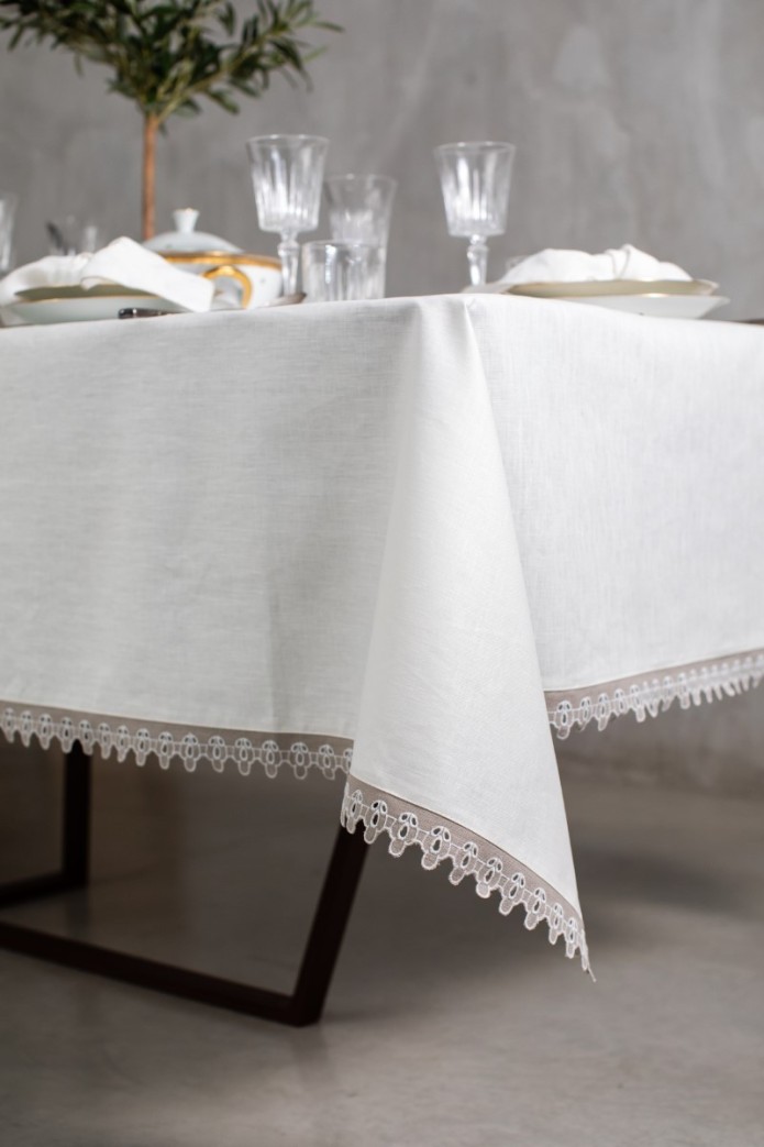 Little Amalfi Stain Resistant Linen Tablecloth 2