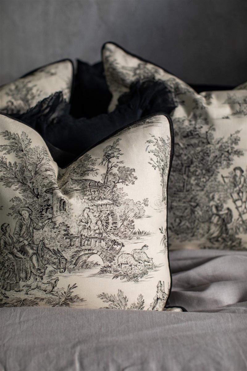Toile de Jouynoscibile Pillowcase.