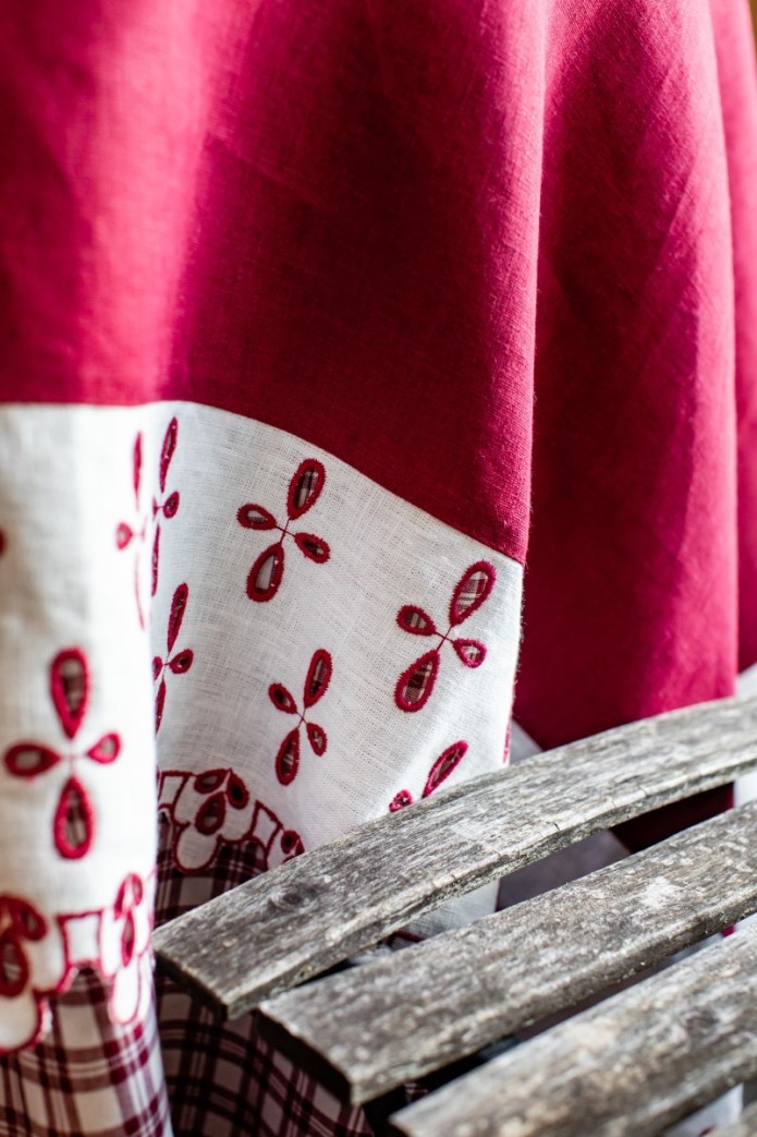 Amalfi Stain Resistant Linen Tablecloth 2