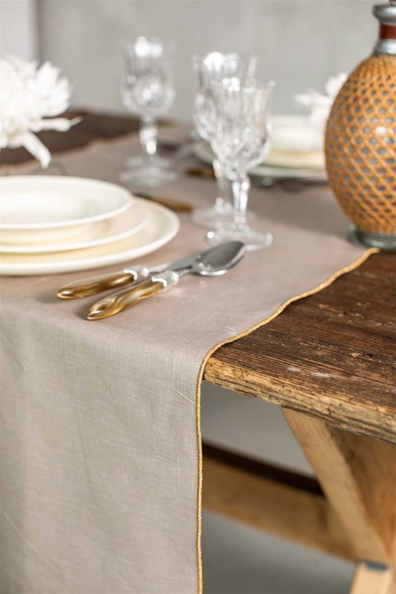 Chemin de table en lin sans taches