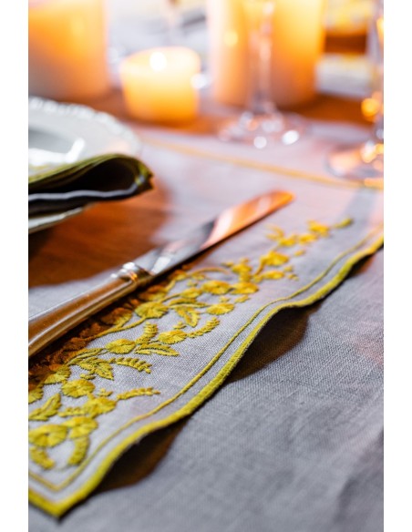 Venaria Placemat in Stain Resistant Linen