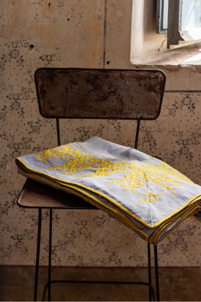 Venaria Stain Resistant Linen Tablecloth 2