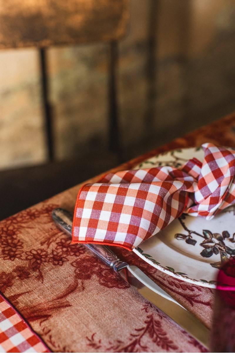 Chemin de table enduit en lin et viscose 