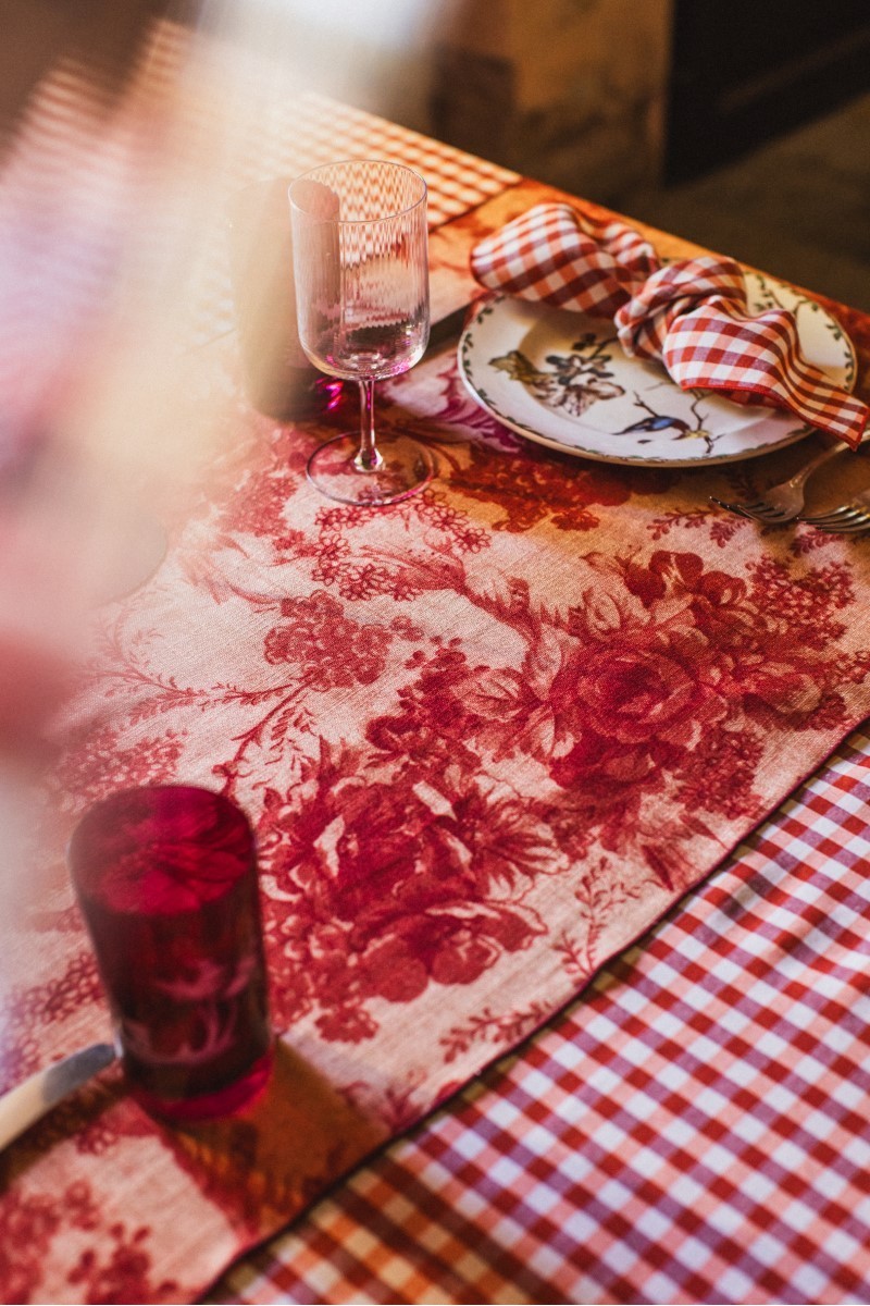 Chemin de table enduit en lin et viscose 