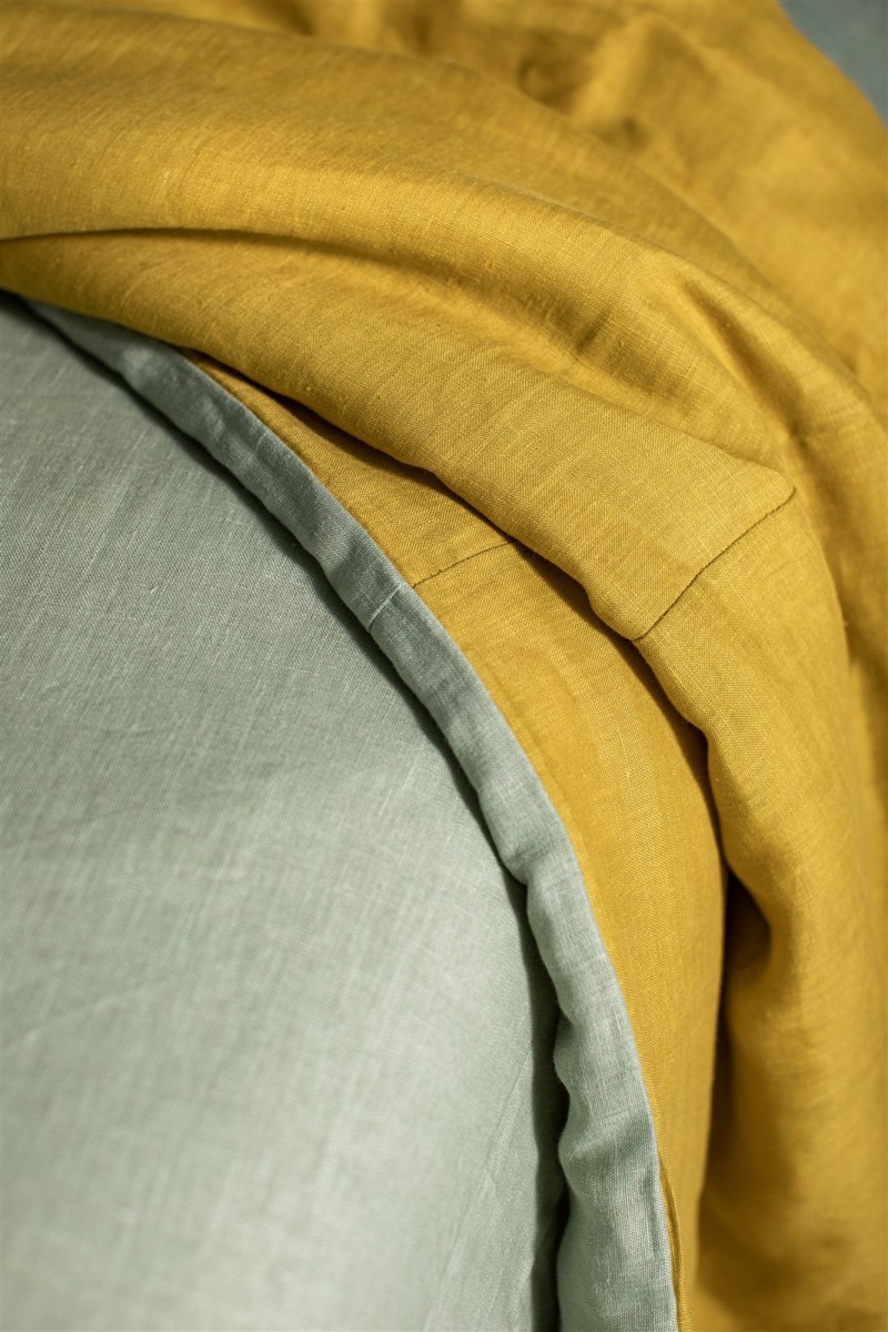 Pure Reversible Bedspread in Linen