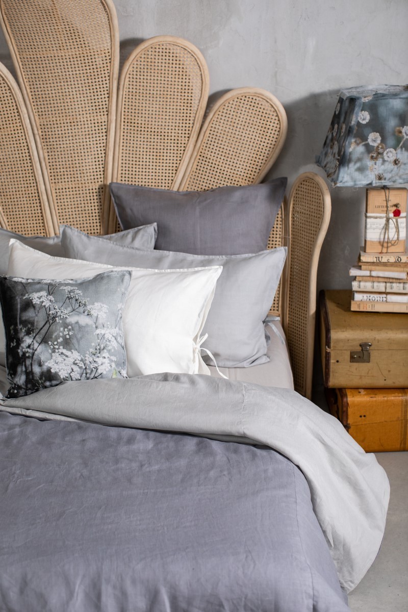 Pure Reversible Bedspread in Linen