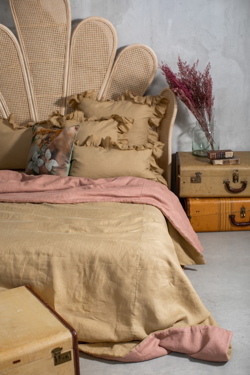 Pure Reversible Bedspread in Linen
