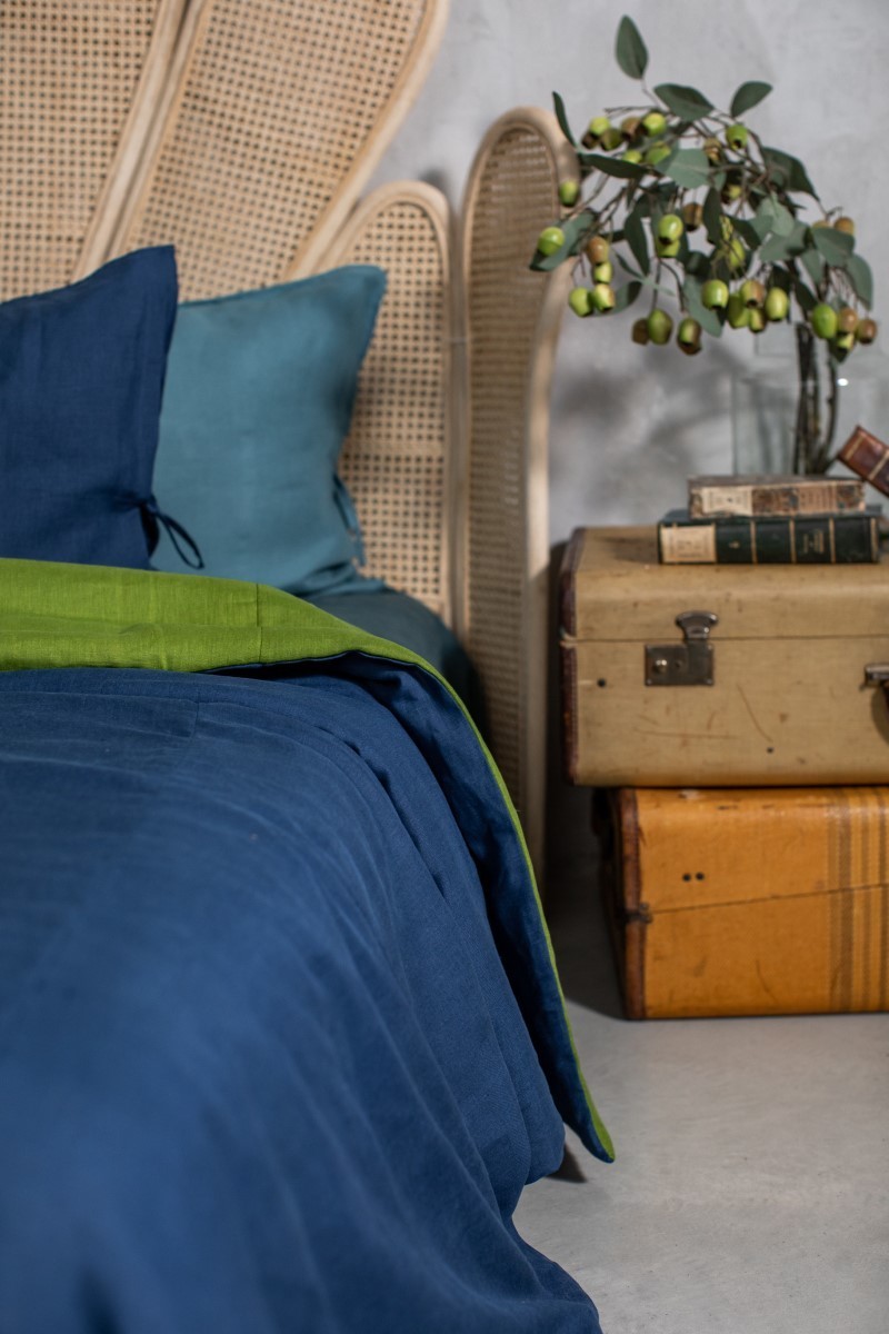 Pure Reversible Bedspread in Linen