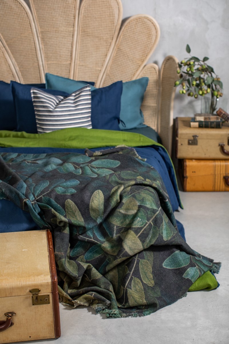 Pure Reversible Bedspread in Linen