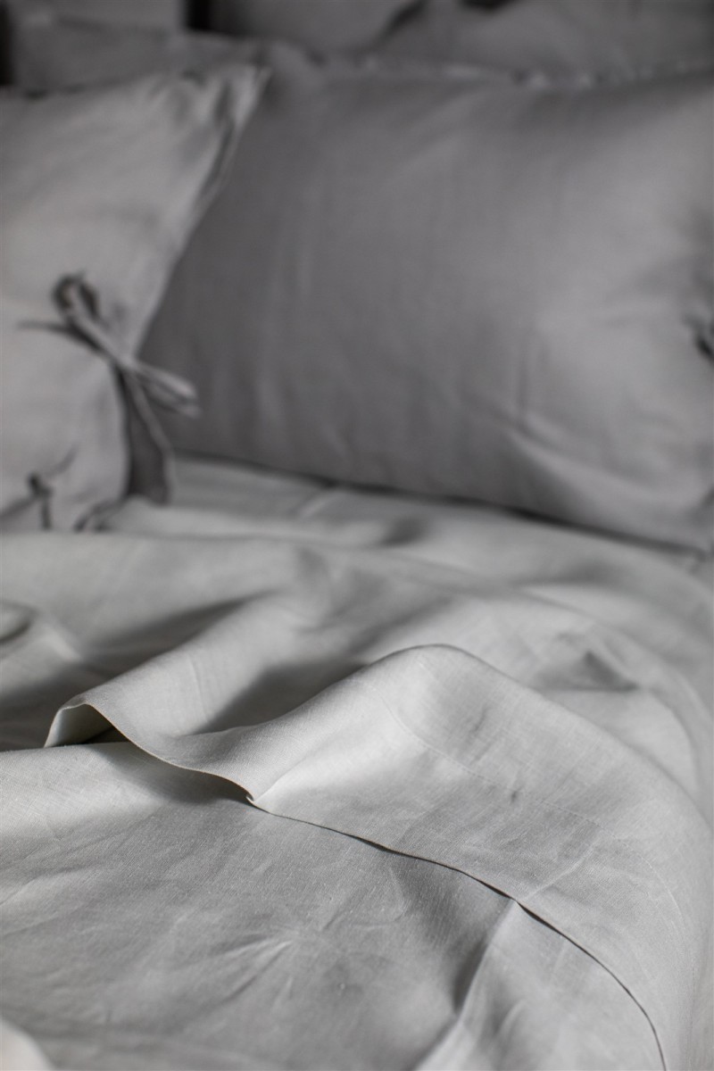 Linen fitted sheet with corners