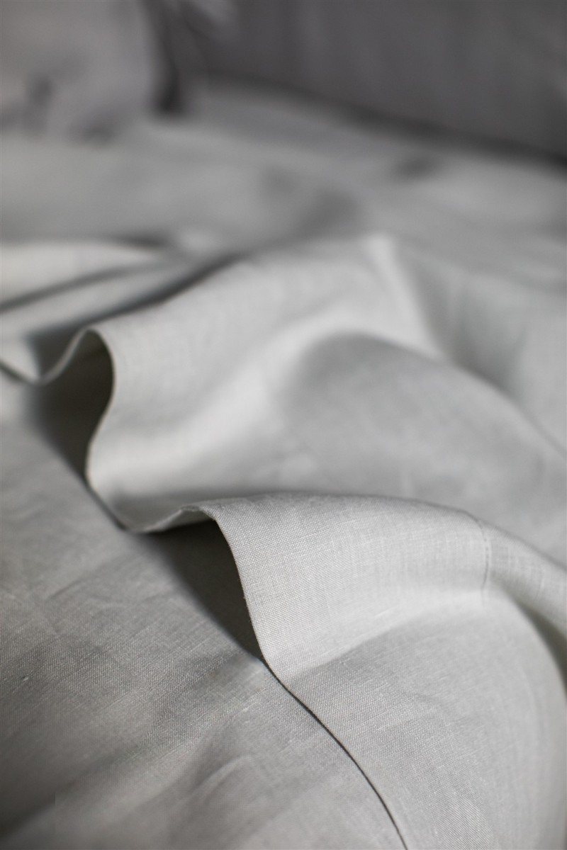 Linen fitted sheet with corners