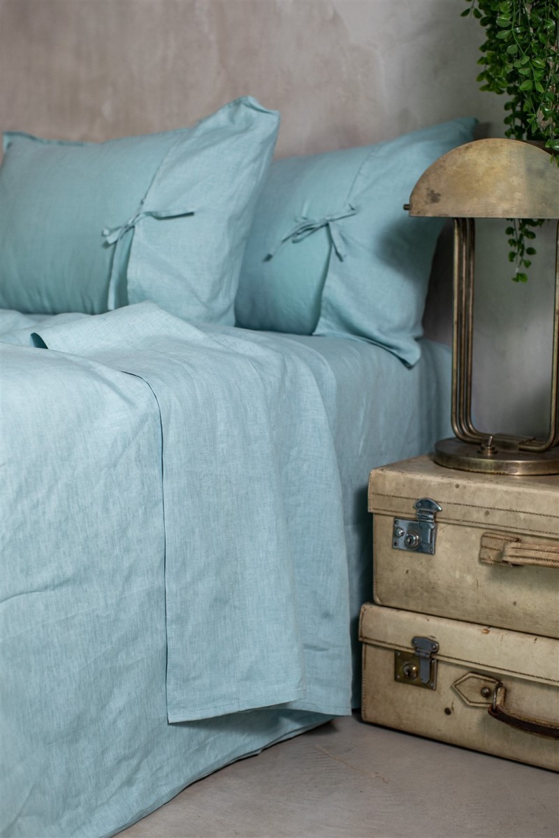 Linen fitted sheet with corners