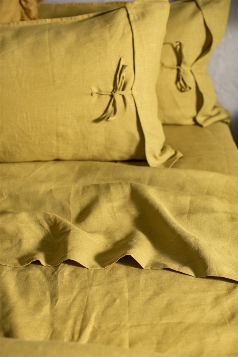 Linen fitted sheet with corners