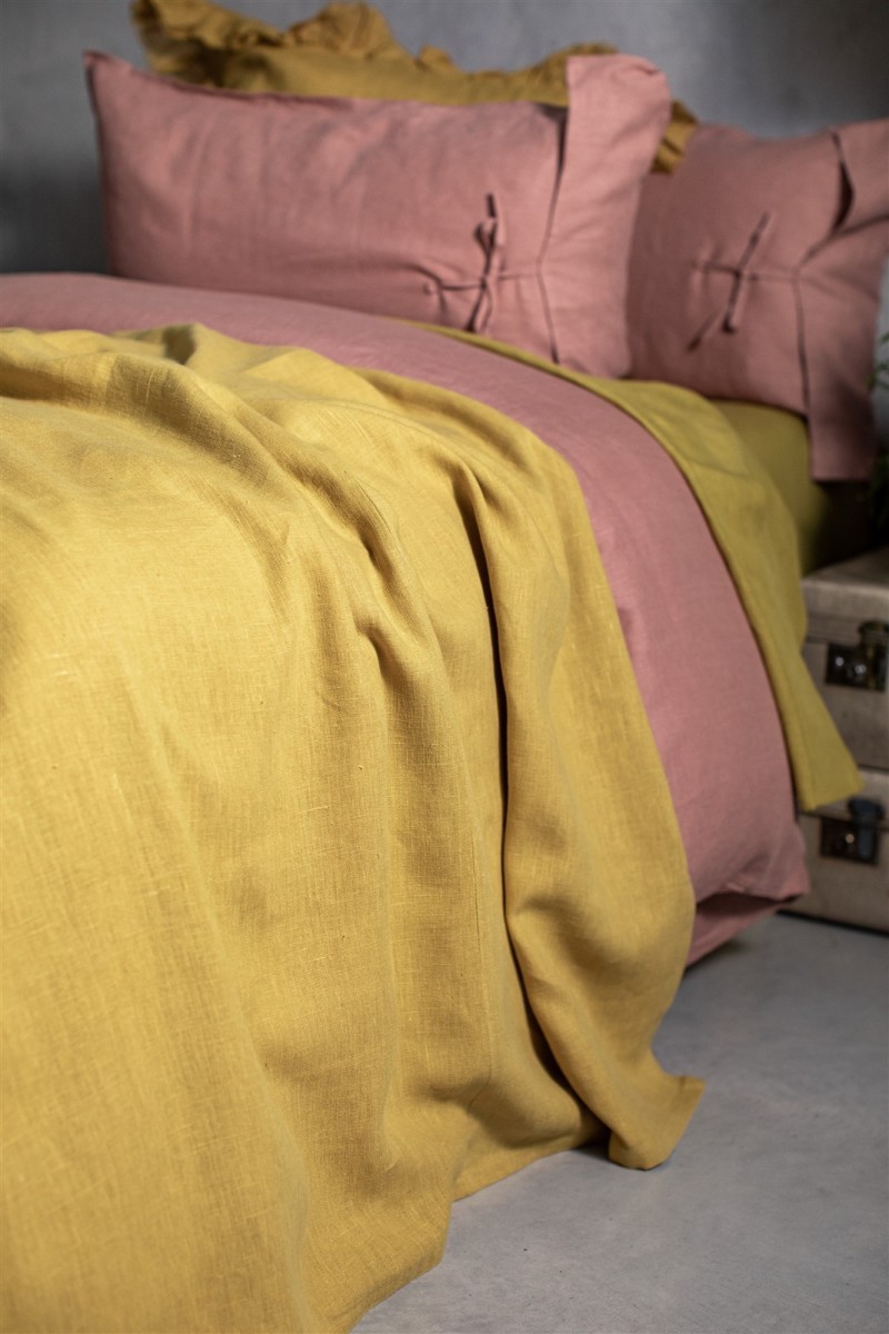 Linen fitted sheet with corners