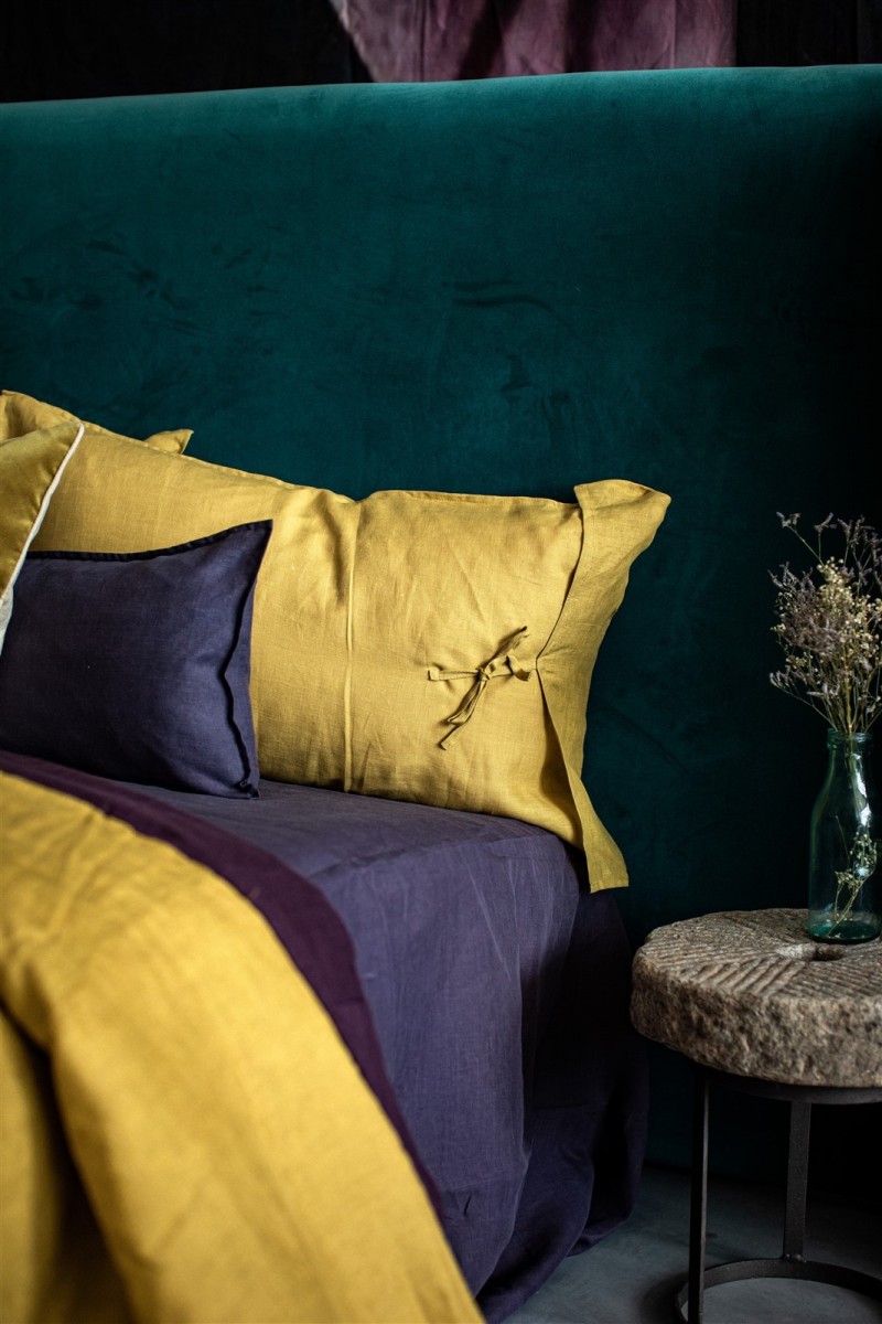 Linen fitted sheet with corners