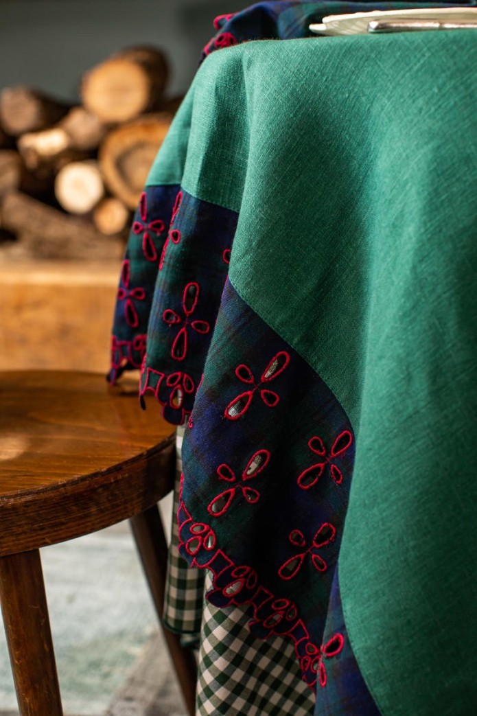 Amalfi Stain Resistant Linen Tablecloth 2