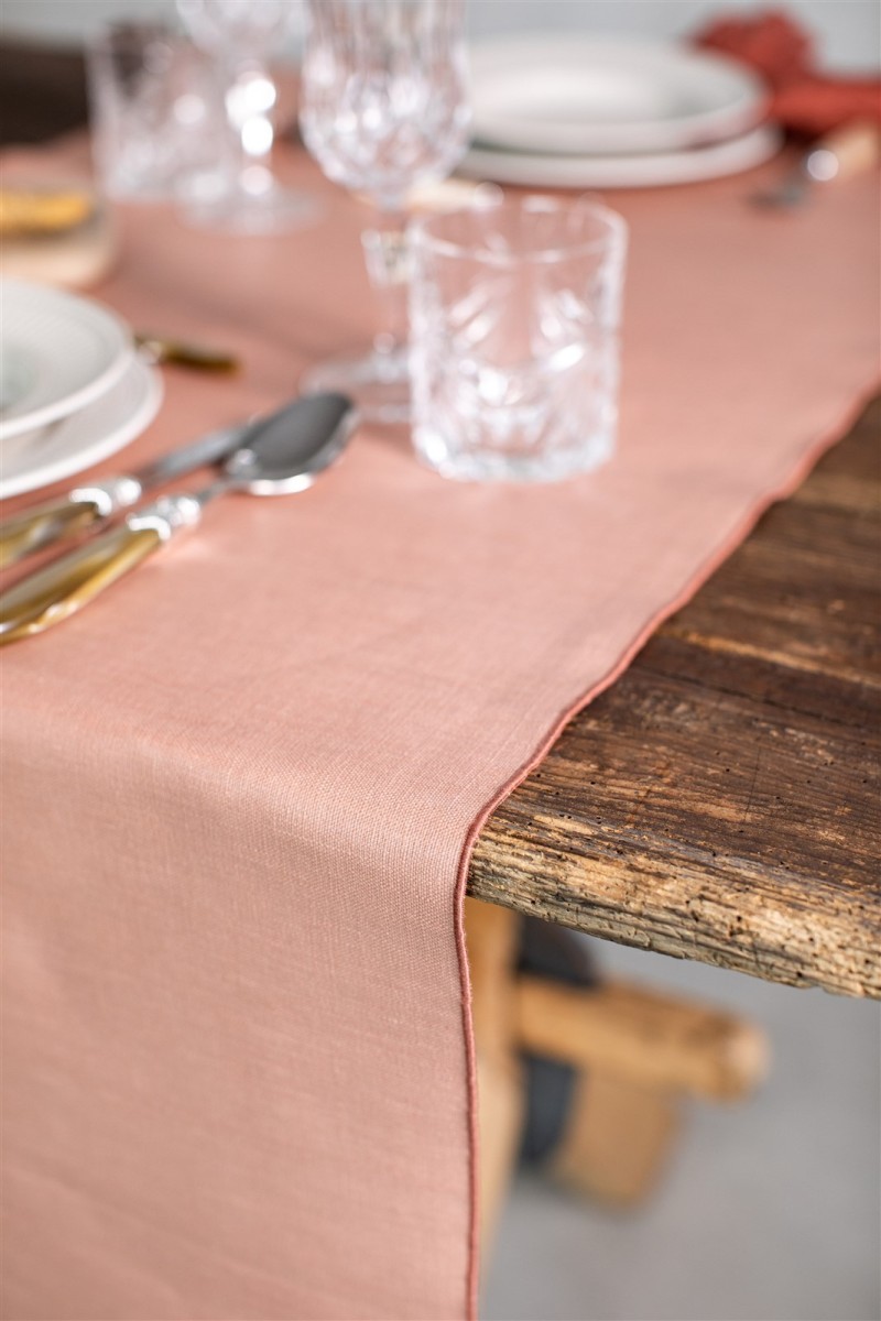 Chemin de table en lin enduit