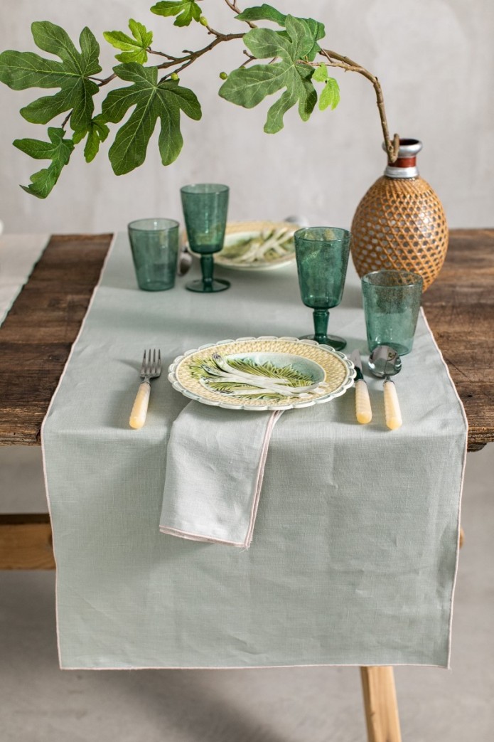 Chemin de table en lin enduit 2