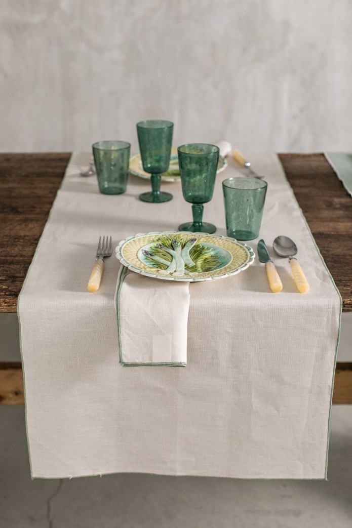Chemin de table en lin enduit