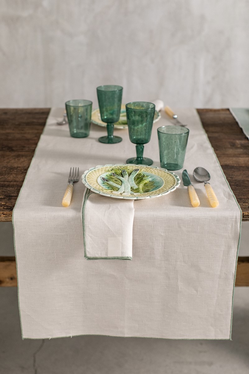 Chemin de table en lin enduit