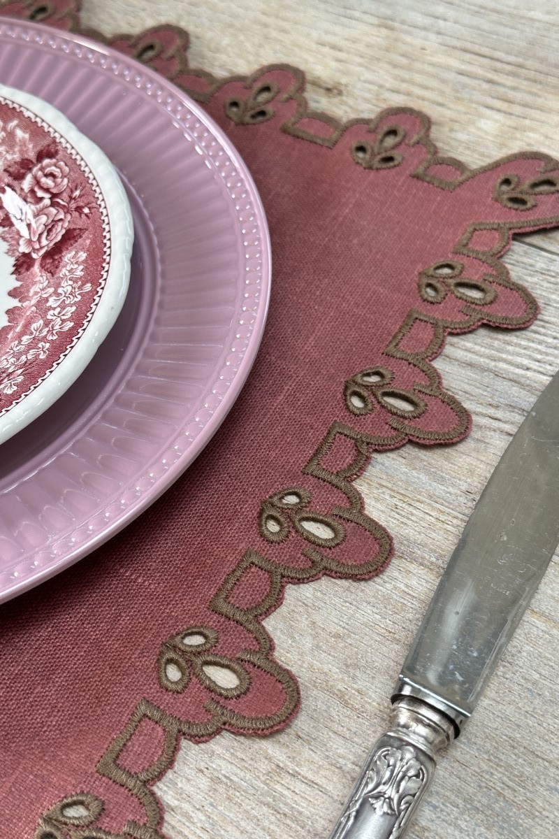 Amalfi Placemat in Stain Resistant Linen