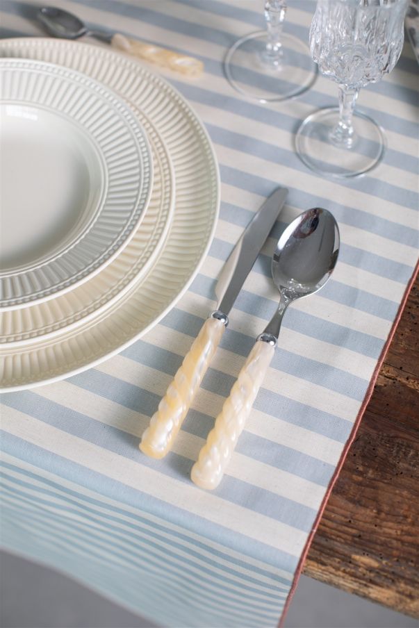 Pearly twisted tableware 