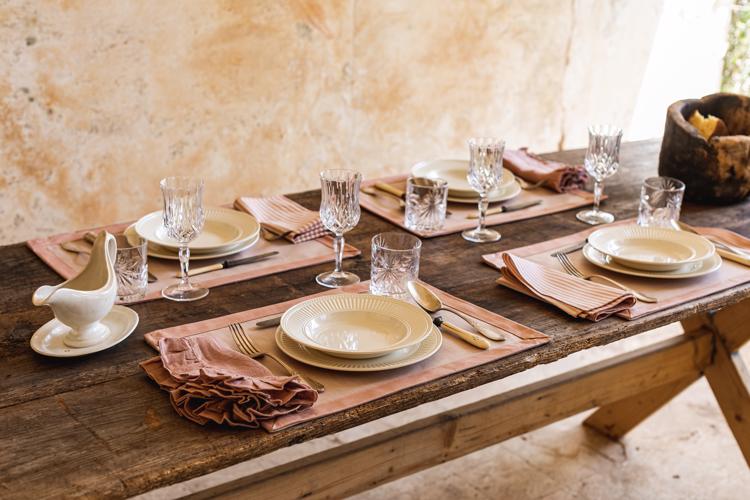 How to set the table with placemats 