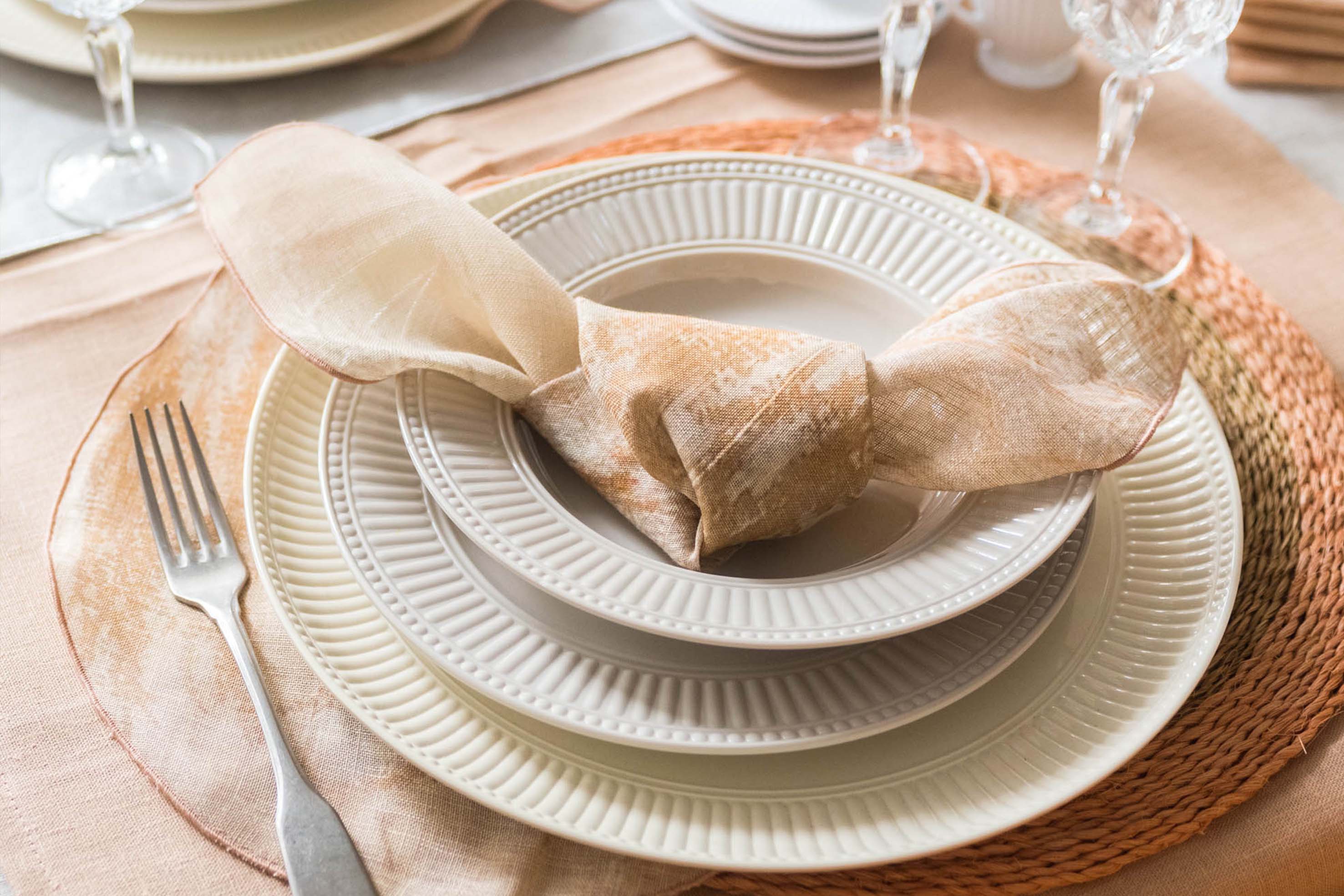 Porcellana, ceramica o melamina: come scegliere i piatti giusti? 
